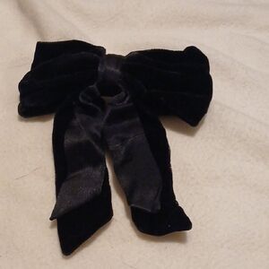 Elegant Black Velvet Bow